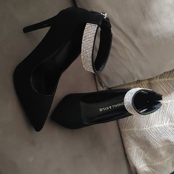 Rinstone Kendall and Kylie heels sz6 - Picture 5 of 7